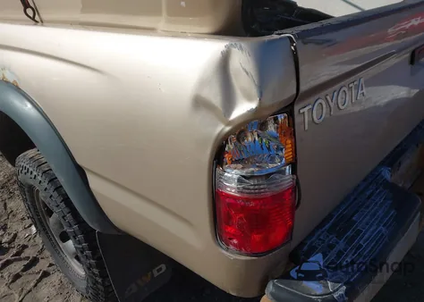 2004 Toyota Tacoma from USA, damaged, VIN 5TEPM62N94Z337514